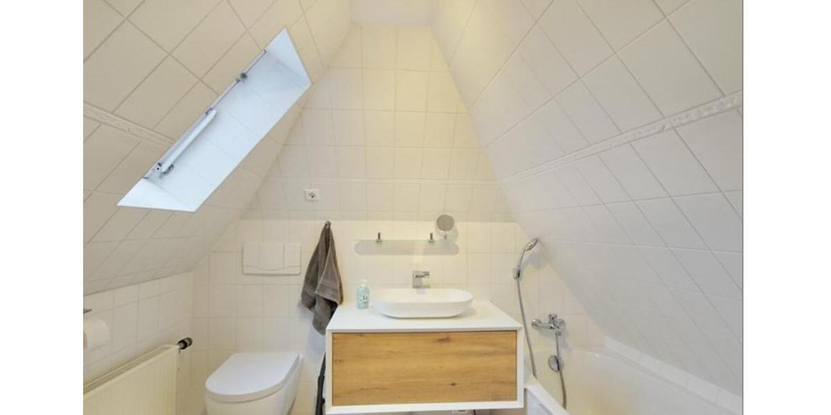 Einfamilienhaus Kornwestheim - 8.5 Zimmer, 204 m&sup2;, 3.900&euro; | Angebot:23257685