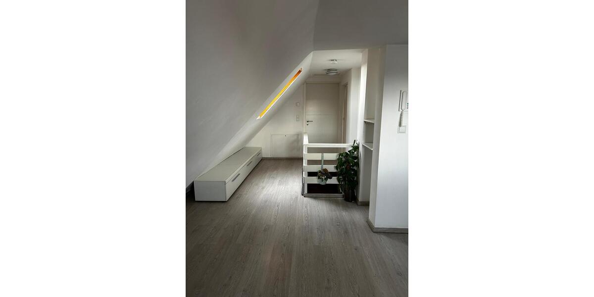 Dachgeschoßwohnung Stuttgart Degerloch - 2 Zimmer, 35 m&sup2;, 650&euro; | Angebot:26227342