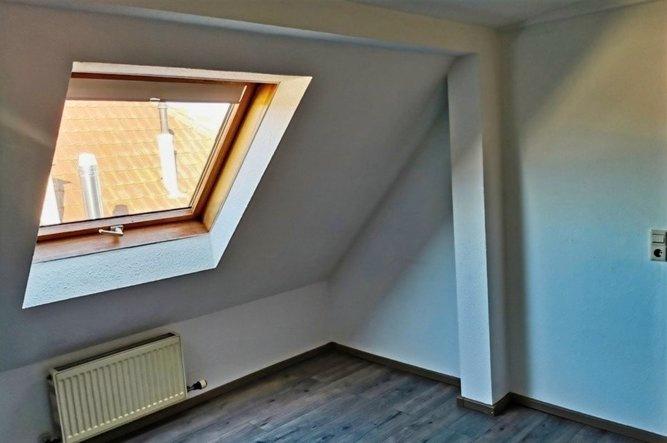 Dachgeschoßwohnung Stuttgart Bad Cannstatt - 2 Zimmer, 40 m&sup2;, 690&euro; | Angebot:26039750