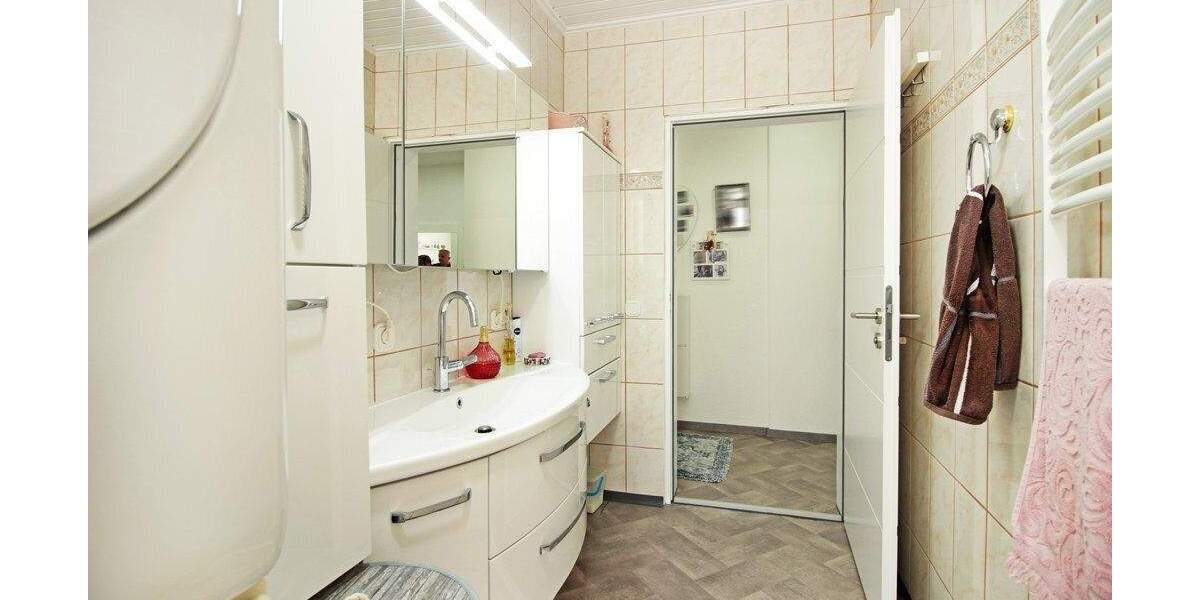 Etagenwohnung Stuttgart Zuffenhausen - 4 Zimmer, 99 m&sup2;, 350.000&euro; | Angebot:25732383