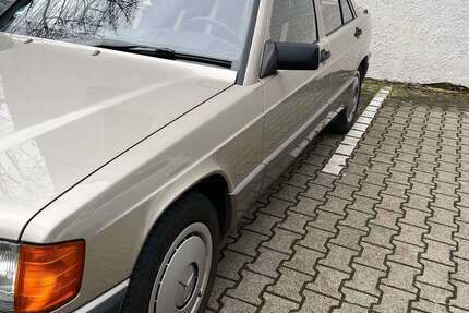 Mercedes-Benz 190 305.000 km 2.000 &euro; Stuttgart 70619