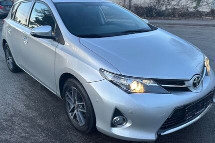 Toyota Auris 137.000 km 8.299 &euro; Möglingen/Ludwigsburg 71696
