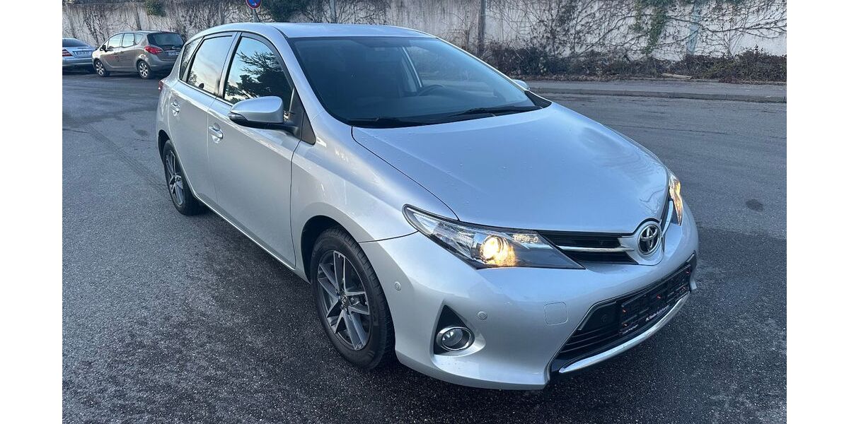 Toyota Auris 137.000 km 8.299 &euro; Möglingen/Ludwigsburg 71696