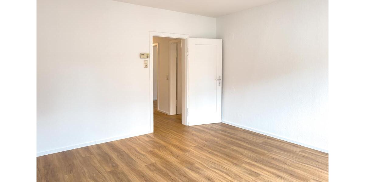 Dachgeschoßwohnung Stuttgart Bad Cannstatt - 3 Zimmer, 75 m&sup2;, 1.200&euro; | Angebot:25920871