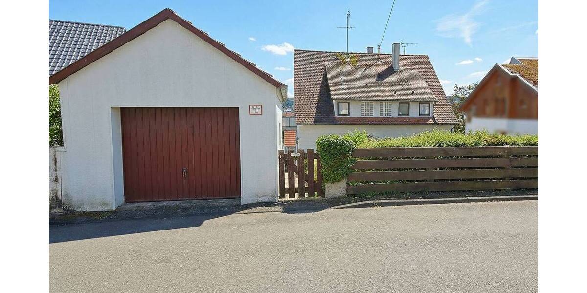 Einfamilienhaus Leonberg - 9 Zimmer, 240 m&sup2;, 750.000&euro; | Angebot:26015666