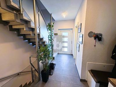 LÄNDLICHES WOHNEN MIT VIEL LICHT UND FREIHEIT - Zweifamilienhaus Neckarwestheim | Angebot:25929123