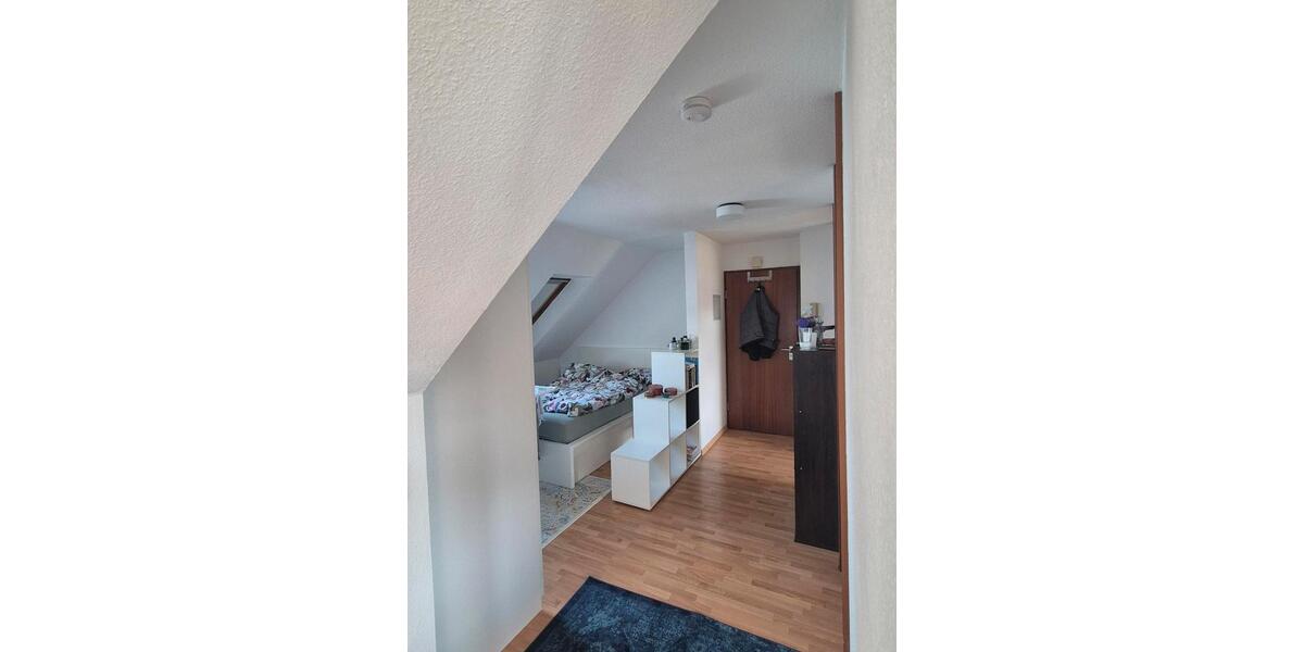 Dachgeschoßwohnung Stuttgart Zuffenhausen - 1.5 Zimmer, 43 m&sup2;, 1.000&euro; | Angebot:26679215