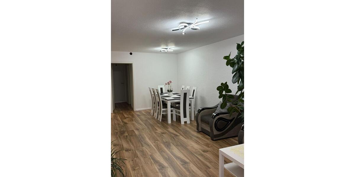 Erdgeschoßwohnung Sindelfingen Eichholz - 3 Zimmer, 83 m&sup2;, 285.000&euro; | Angebot:24526318