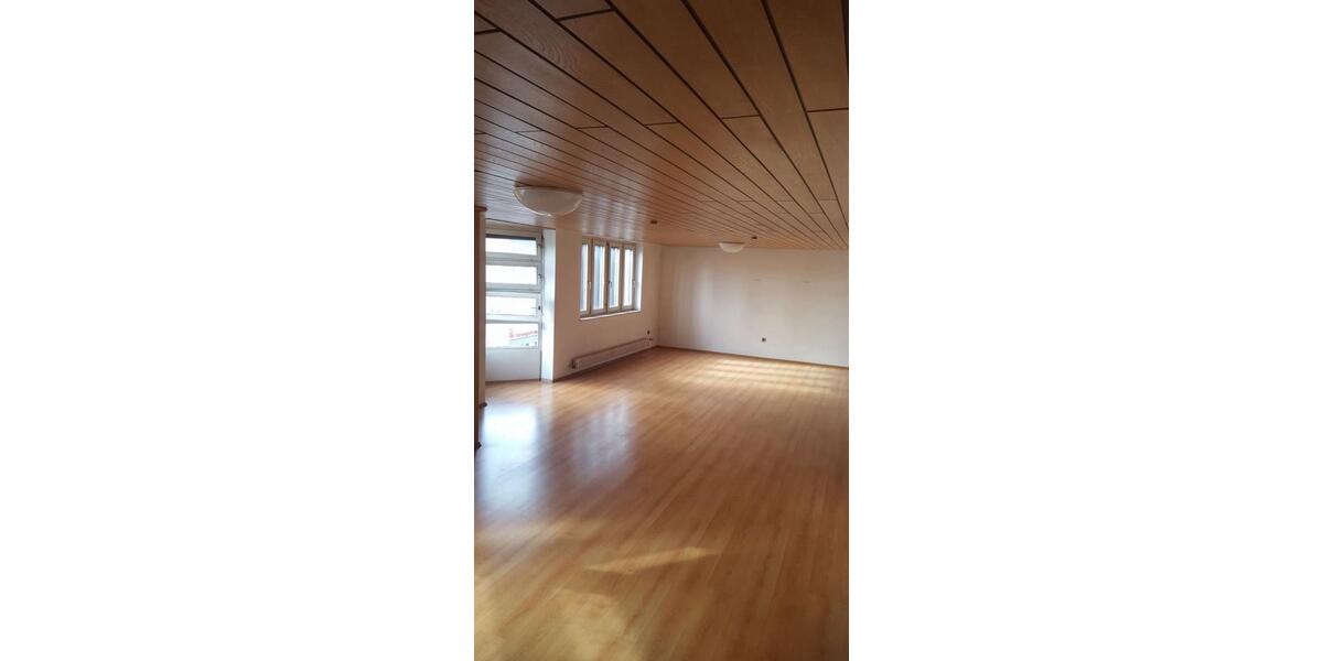 Etagenwohnung Böblingen - 5 Zimmer, 160 m&sup2;, 1.499&euro; | Angebot:25713647