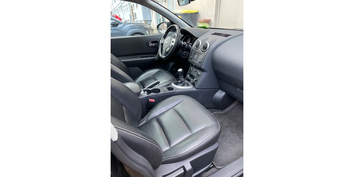 Nissan Qashqai 163.181 km 8.500 &euro; Stuttgart 70173