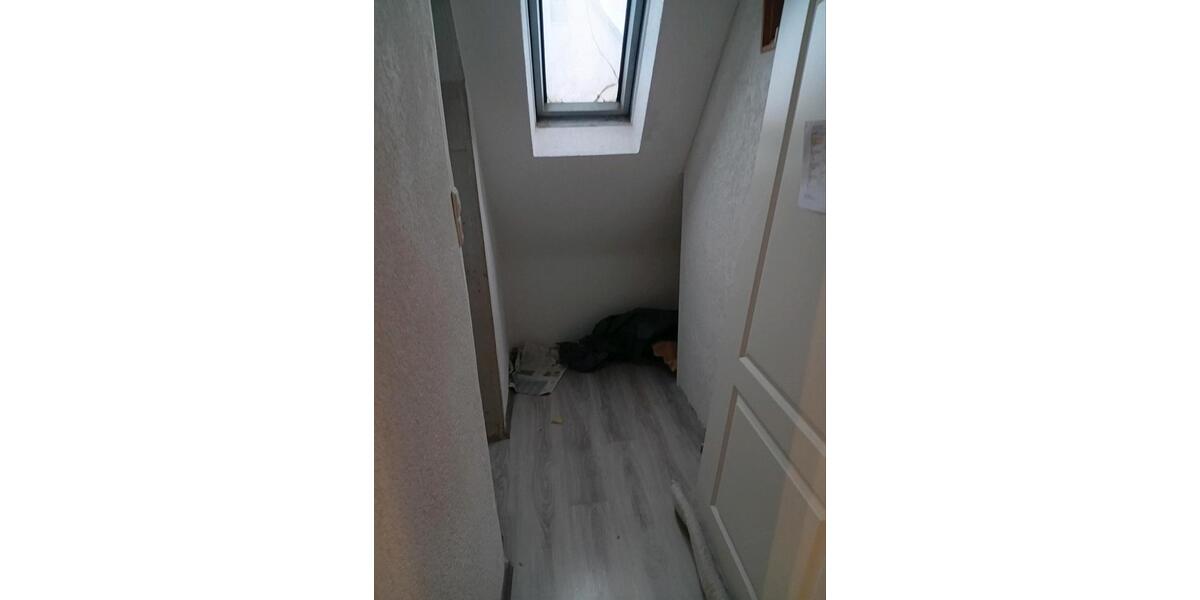 Dachgeschoßwohnung Frickenhausen - 3 Zimmer, 70 m&sup2;, 970&euro; | Angebot:25654039