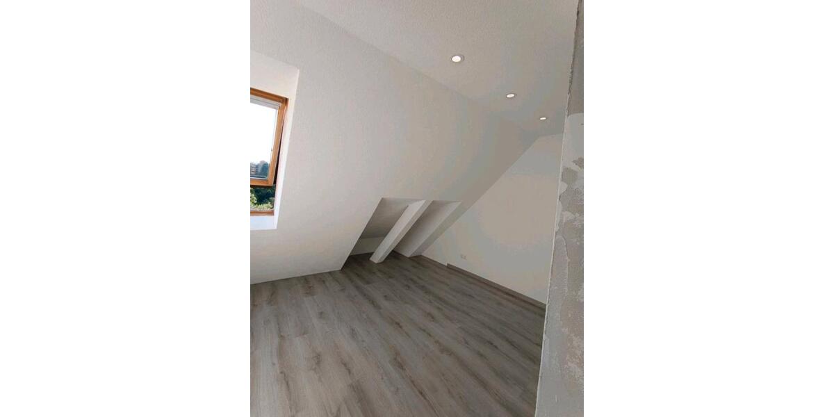 Dachgeschoßwohnung Ebersbach an der Fils - 2.5 Zimmer, 62 m&sup2;, 820&euro; | Angebot:26035434