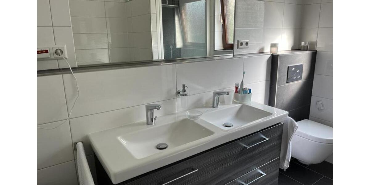 Erdgeschoßwohnung Neckartenzlingen - 5 Zimmer, 168 m&sup2;, 1.950&euro; | Angebot:25721130