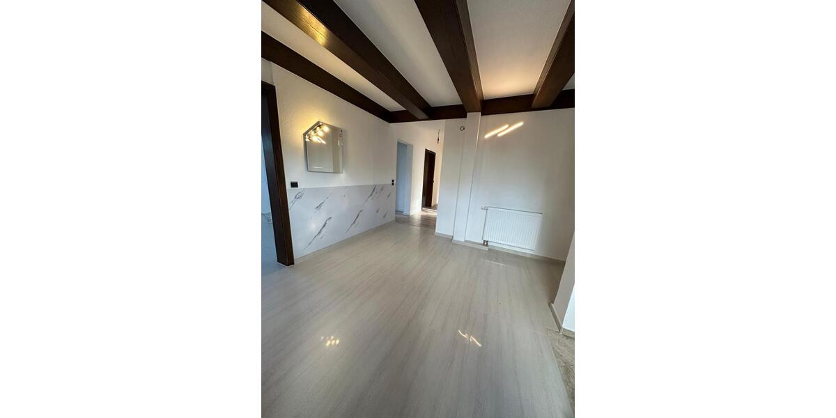 Erdgeschoßwohnung Uhingen - 4 Zimmer, 120 m&sup2;, 1.500&euro; | Angebot:25988250