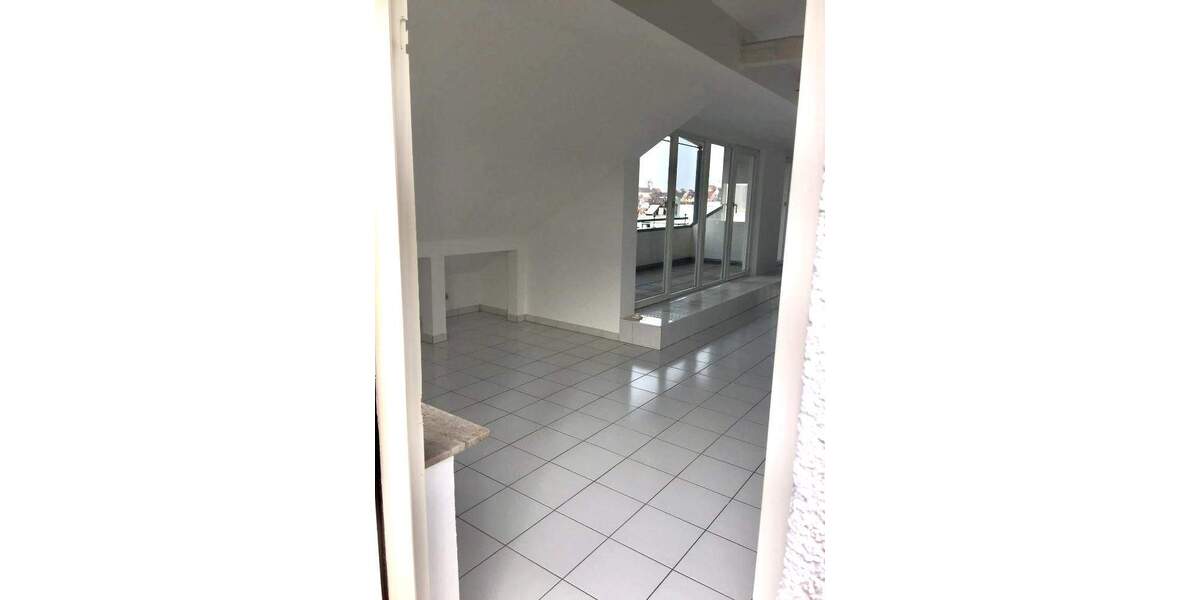 Etagenwohnung Böblingen - 3 Zimmer, 95 m&sup2;, 2.100&euro; | Angebot:25737012