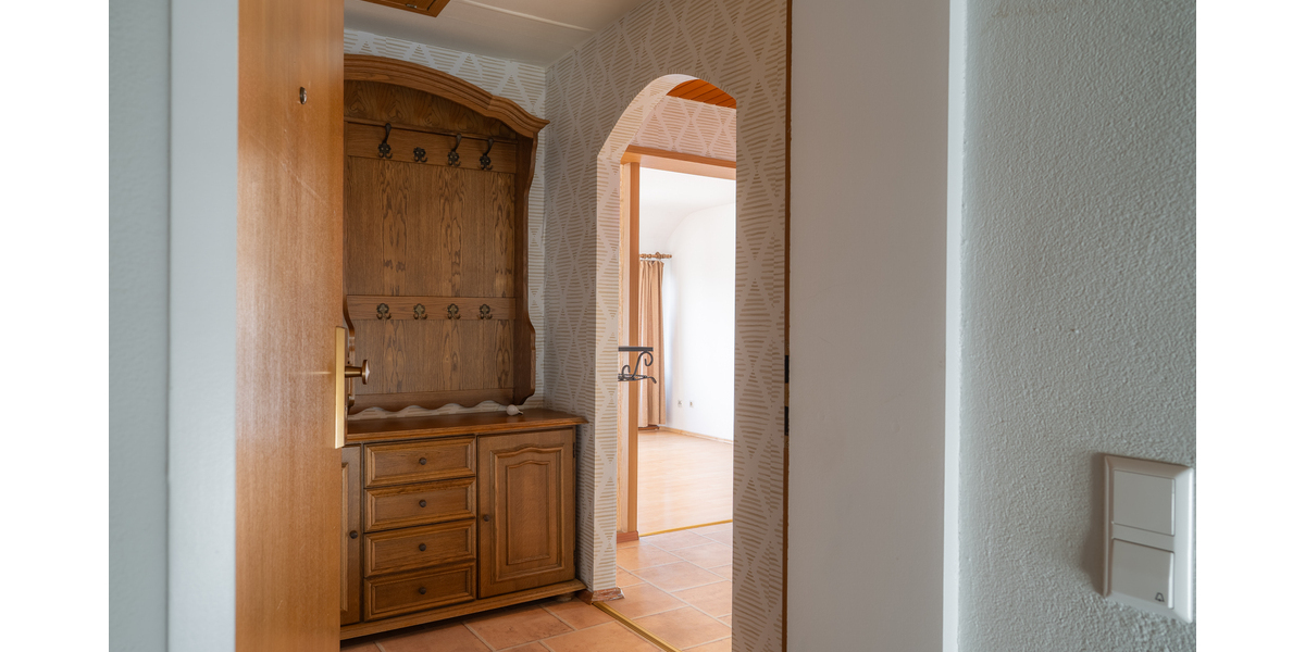 Sonnige Dachgeschoss-Oase mit PV-Anlage und Balkon - Etagenwohnung Schorndorf | Angebot:26548615