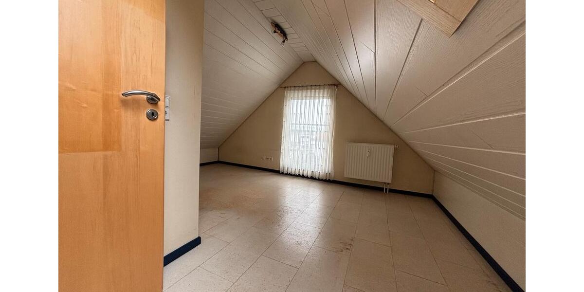 Dachgeschoßwohnung Deizisau - 3.5 Zimmer, 90 m&sup2;, 1.200&euro; | Angebot:25923476