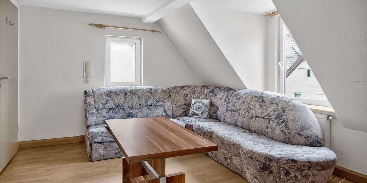 Lichtdurchflutete DG-Wohnung mit zusätzlichem Dachboden - Dachgeschoßwohnung Stuttgart Feuerbach | Angebot:24831534