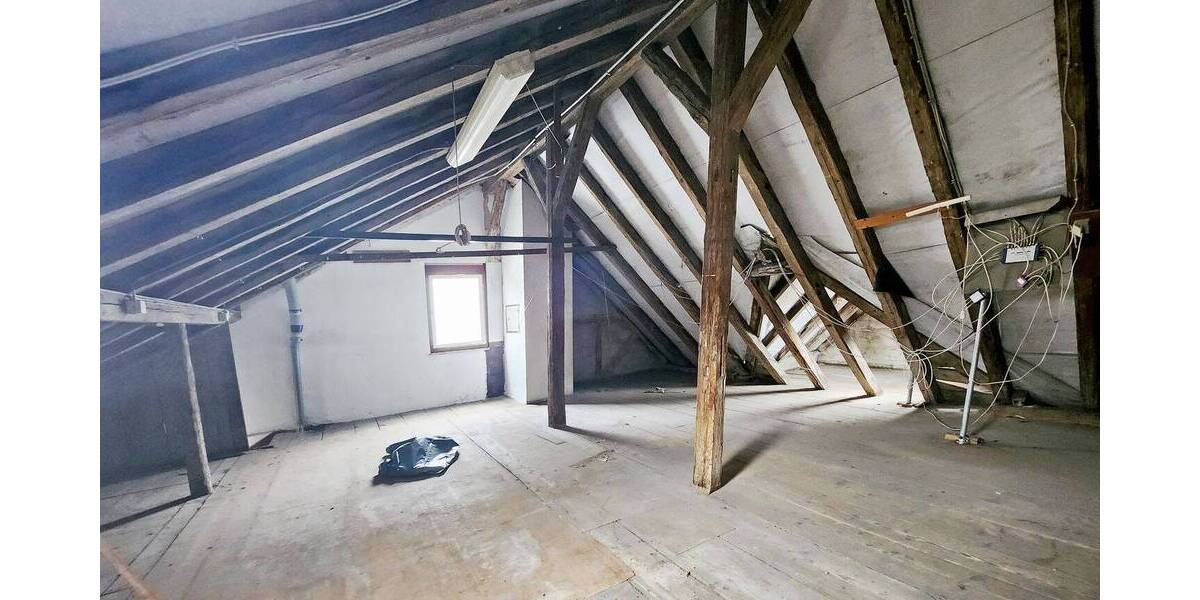 Mehrfamilienhaus, Wohnhaus Stuttgart Süd - 9 Zimmer, 174 m&sup2;, 725.000&euro; | Angebot:25704680