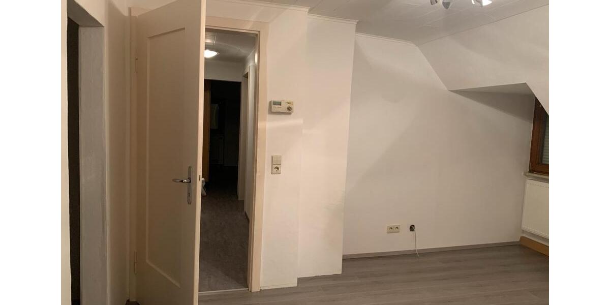Dachgeschoßwohnung Kornwestheim - 3 Zimmer, 20 m&sup2;, 760&euro; | Angebot:26012923