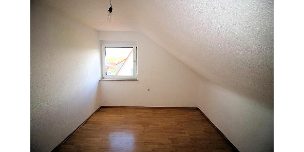 Dachgeschoßwohnung Freiberg am Neckar - 2.5 Zimmer, 44 m&sup2;, 550&euro; | Angebot:24896074