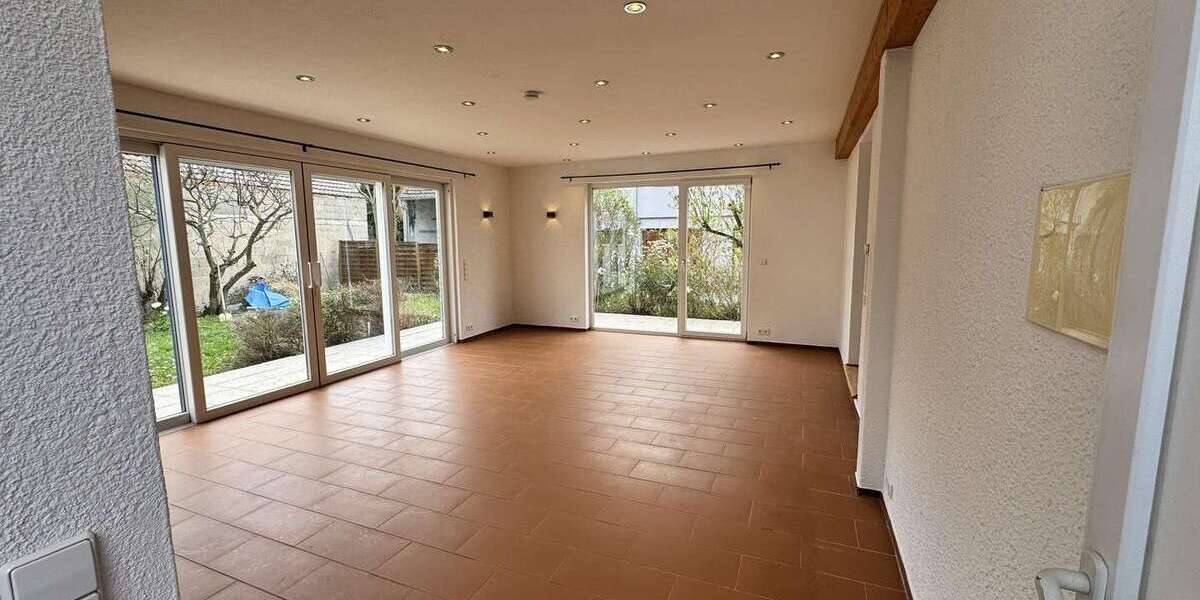 Etagenwohnung Hessigheim - 4 Zimmer, 95 m&sup2;, 1.210&euro; | Angebot:26071306