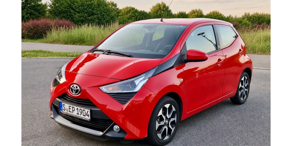 Toyota Aygo (X) 52.900 km 10.599 &euro; Weinstadt 71384