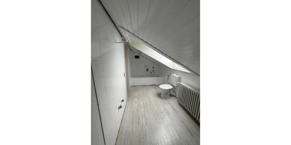 Dachgeschoßwohnung Ludwigsburg Hoheneck - 3 Zimmer, 55 m&sup2;, 1.000&euro; | Angebot:26483179