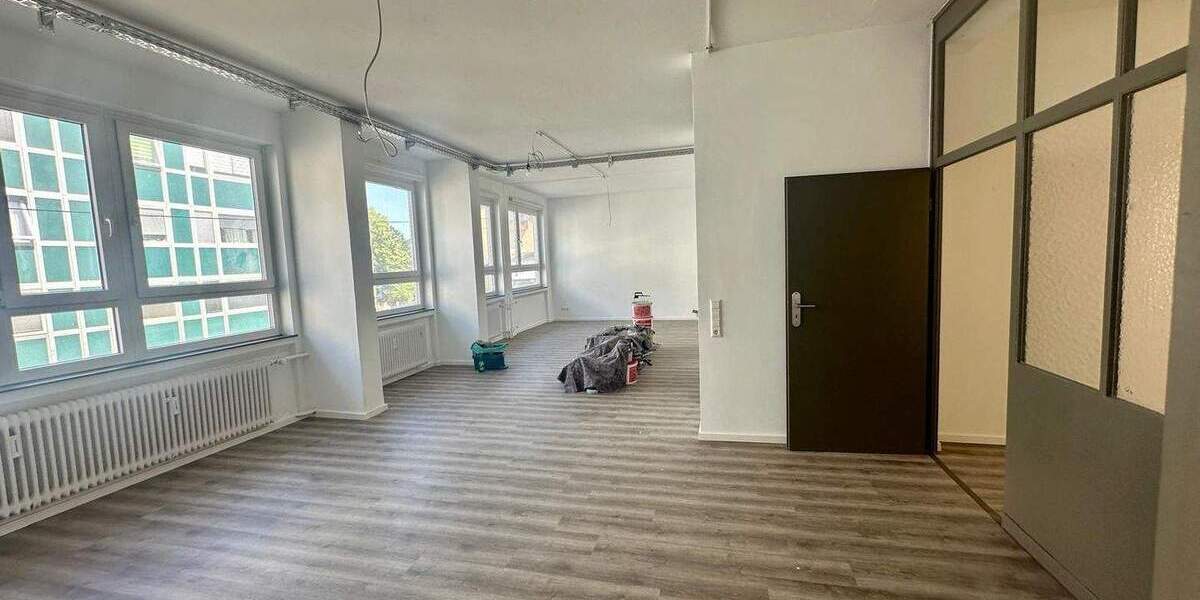 Etagenwohnung Stuttgart Ost - 3 Zimmer, 126 m&sup2;, 2.200&euro; | Angebot:25674459