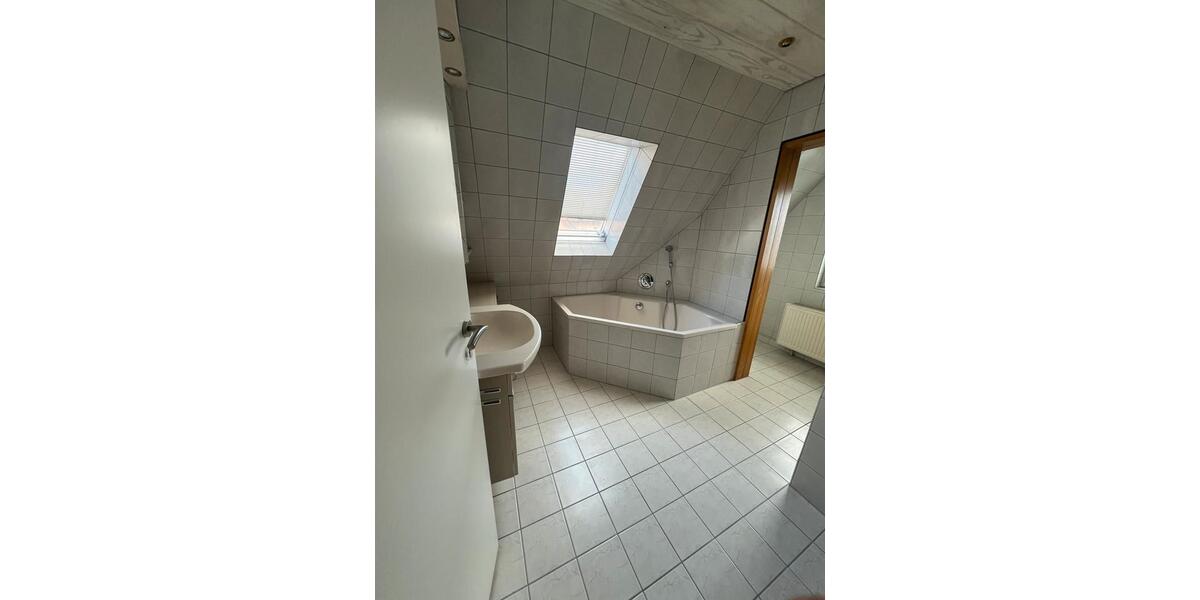 Dachgeschoßwohnung Stuttgart Zuffenhausen - 2 Zimmer, 50 m&sup2;, 900&euro; | Angebot:25312597