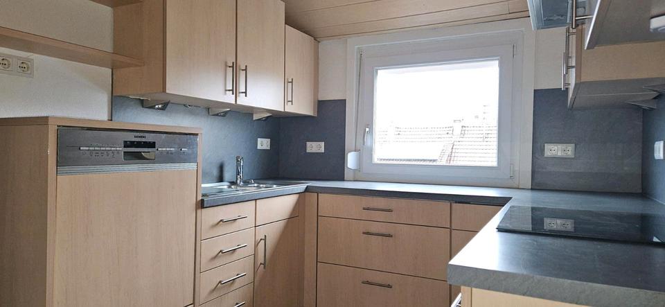 Dachgeschoßwohnung Backnang - 5 Zimmer, 94 m&sup2;, 1.300&euro; | Angebot:25948413