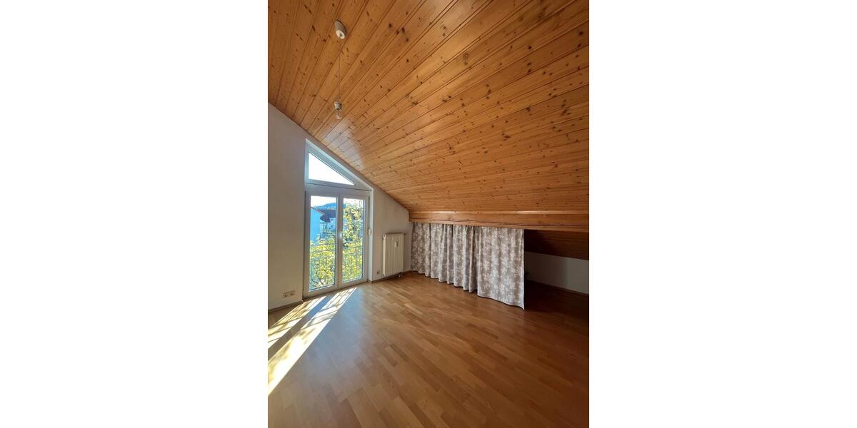 Dachgeschoßwohnung Waiblingen Bittenfeld - 4 Zimmer, 90 m&sup2;, 1.300&euro; | Angebot:26248491