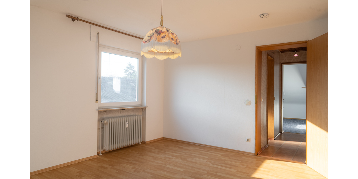 Sonnige Dachgeschoss-Oase mit PV-Anlage und Balkon - Etagenwohnung Schorndorf | Angebot:26548615
