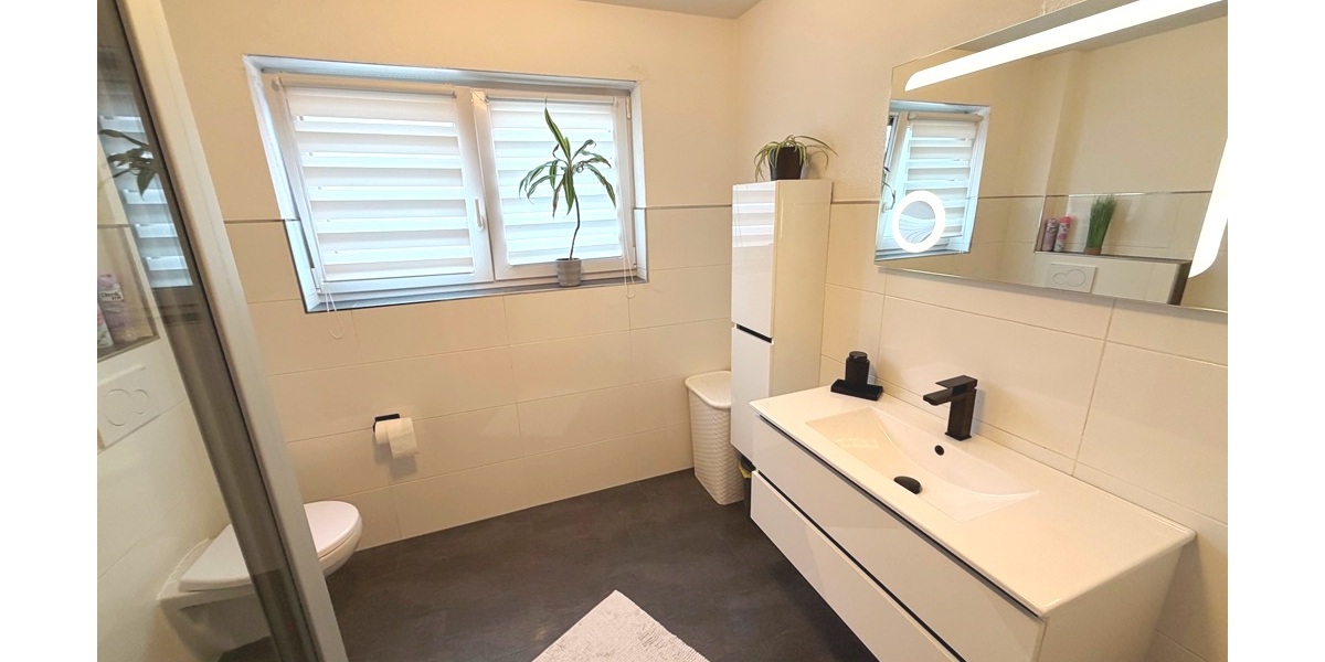 Urbanes Wohnen in Uhingen: Großzügige 4,5-Zi.-OG-ETW in bester Lage - 4.5 Uhingen Uhingen | Angebot:25999635