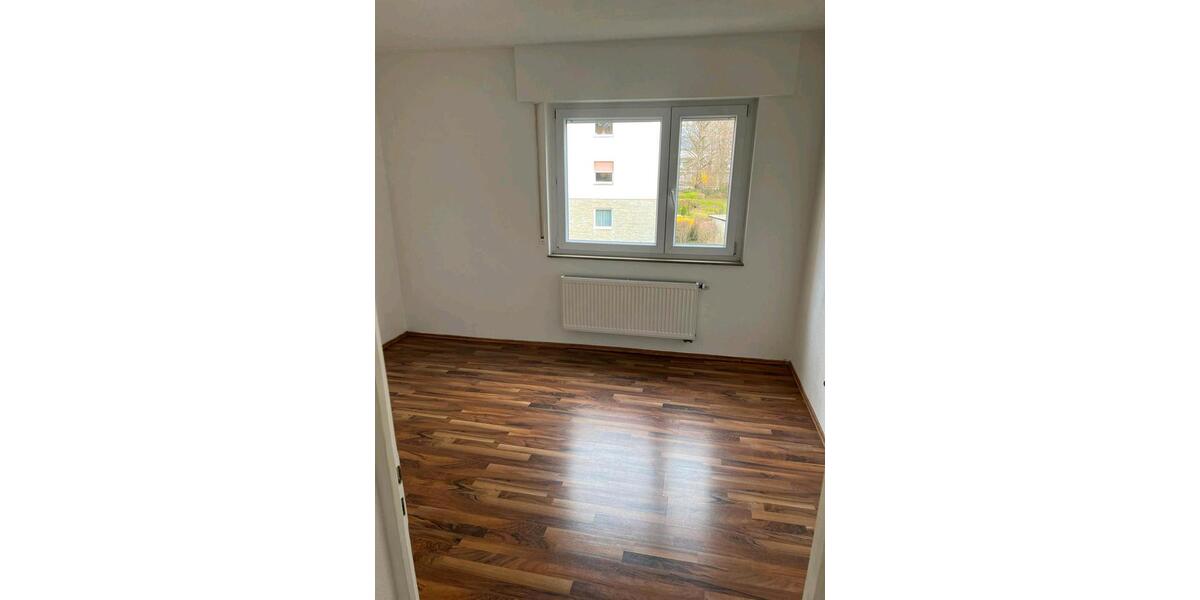 Etagenwohnung Esslingen am Neckar Brühl - 3 Zimmer, 72 m&sup2;, 1.200&euro; | Angebot:26423377
