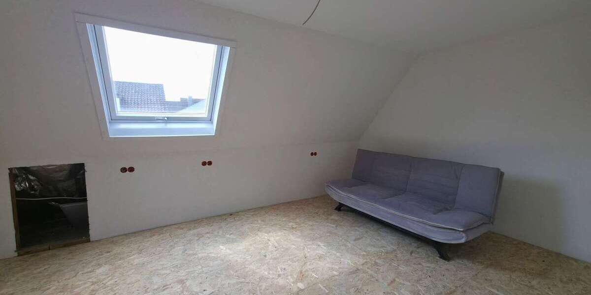 3 Zi. Dachgeschosswohnung mit zusätzlich ca. 43 m² Bühnengrundfl. Galerie- od. Maisonette-Potenzial - Dachgeschoßwohnung Weilheim an der Teck | Angebot:27532421