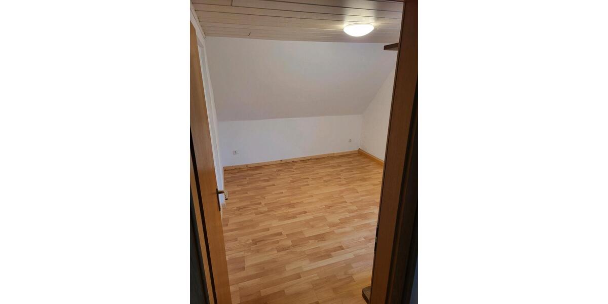 Dachgeschoßwohnung Reichenbach an der Fils - 2.5 Zimmer, 50 m&sup2;, 650&euro; | Angebot:25993636