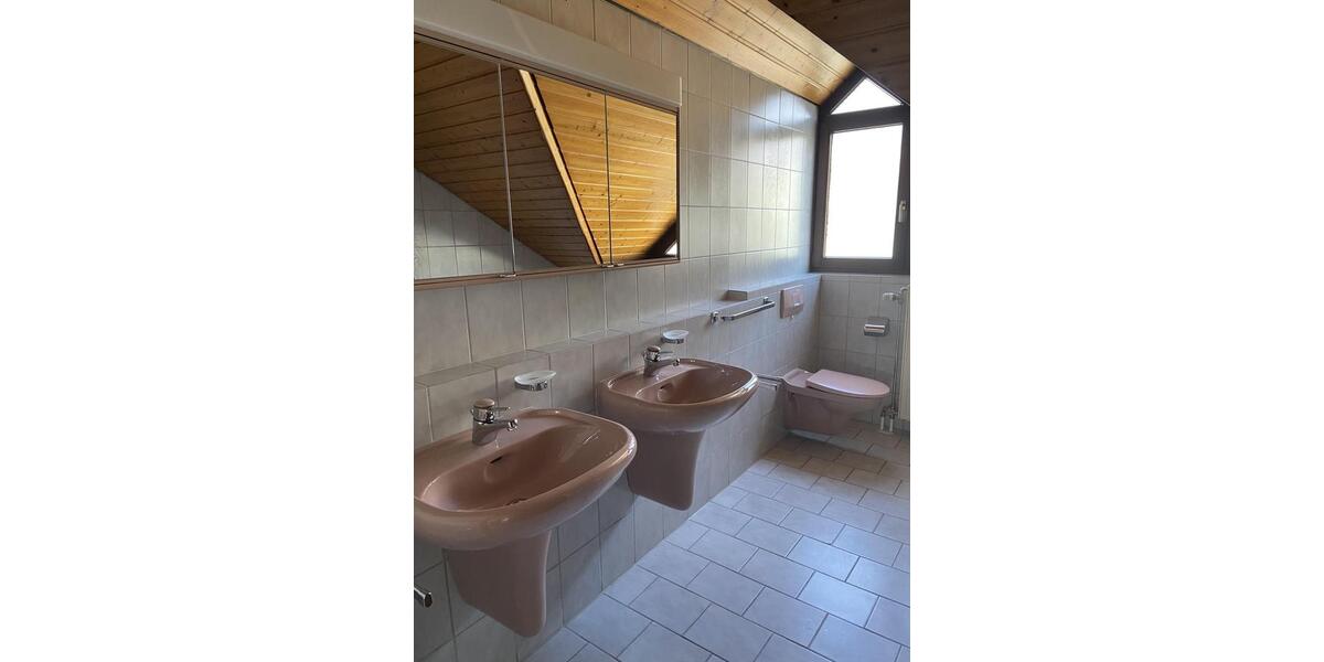 Dachgeschoßwohnung Winnenden - 3.5 Zimmer, 106 m&sup2;, 1.150&euro; | Angebot:25992753