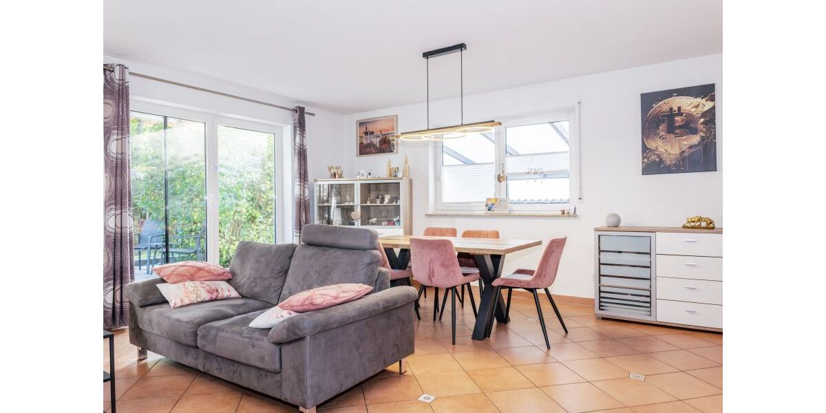 Provisionsfrei* Moderne, großzügige Doppelhaushälfte mit Einliegerwohnung, Garten, Carport, Solaranlage, Sauna & Jacuzzi, bezugsfrei - Doppelhaushälfte Uhingen | Angebot:27685704