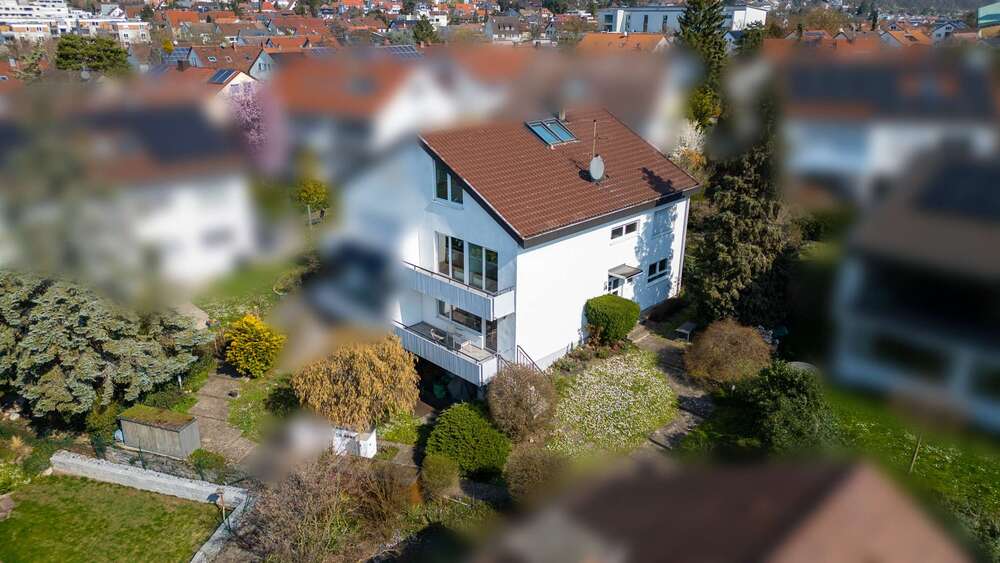 Einfamilienhaus Korntal - 8 Zimmer, 195 m&sup2;, 880.000&euro; | Angebot:26092597