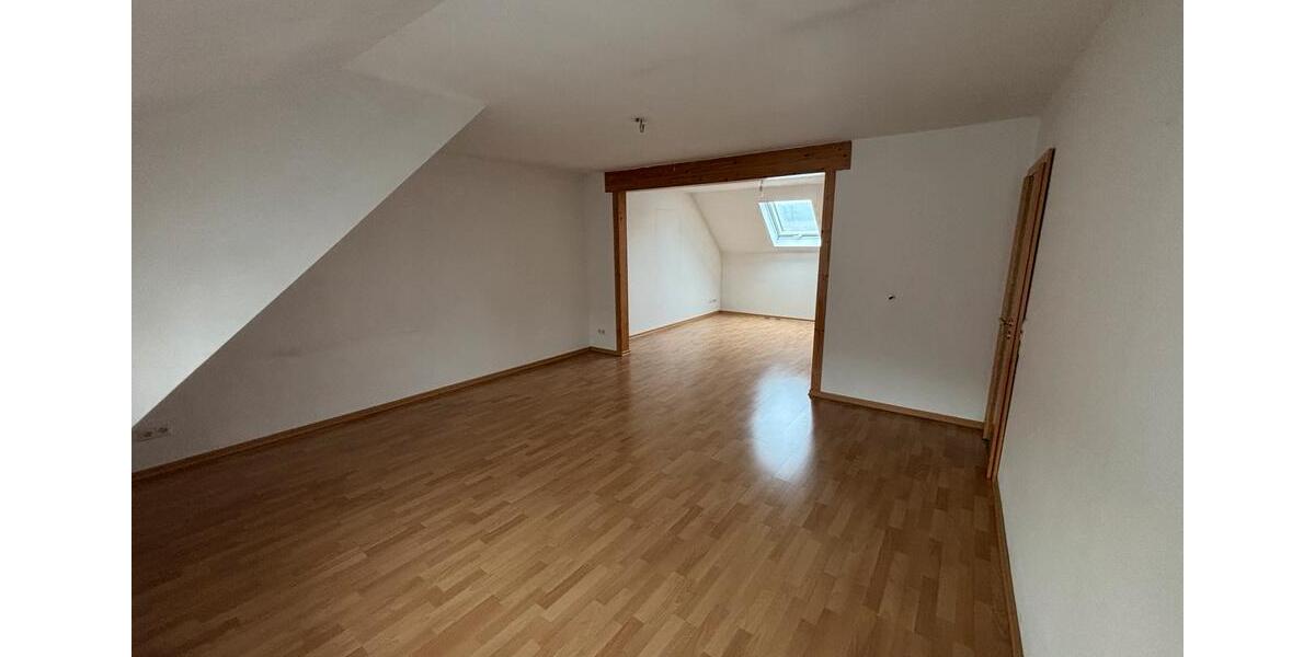 Dachgeschoßwohnung Deizisau - 3.5 Zimmer, 90 m&sup2;, 1.200&euro; | Angebot:25923476