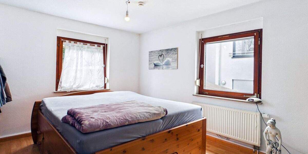 Mehrfamilienhaus, Wohnhaus Ludwigsburg Neckarweihingen - 6 Zimmer, 180 m&sup2;, 698.000&euro; | Angebot:25772242