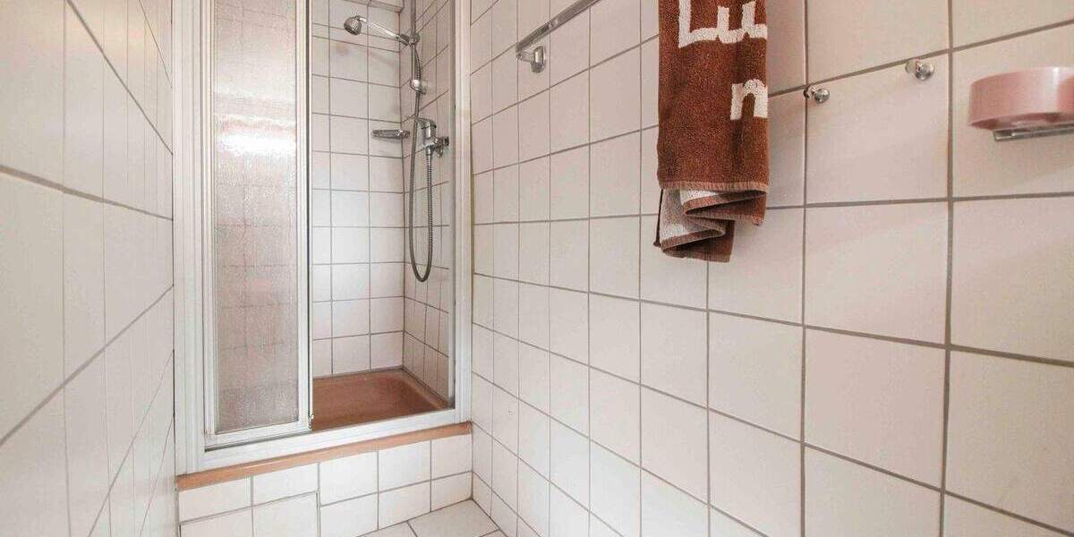 Mehrfamilienhaus, Wohnhaus Stuttgart Heumaden - 9 Zimmer, 154 m&sup2;, 398.000&euro; | Angebot:25718008