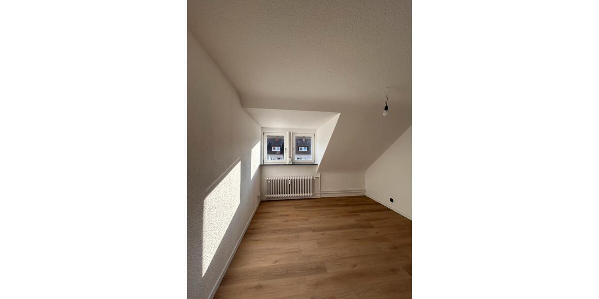 Dachgeschoßwohnung Stuttgart Hedelfingen - 3 Zimmer, 64 m&sup2;, 950&euro; | Angebot:26677369