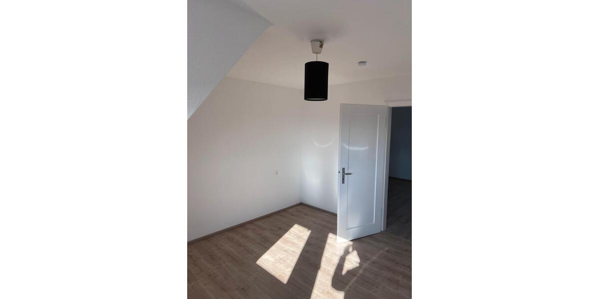 Dachgeschoßwohnung Stuttgart Mühlhausen - 3 Zimmer, 50 m&sup2;, 1.100&euro; | Angebot:25381702