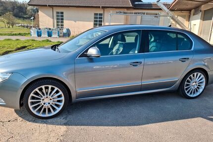 Skoda Superb 143.000 km 8.950 &euro; Weinstadt 71384