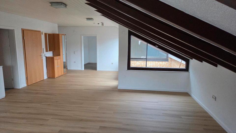 Dachgeschoßwohnung Vaihingen an der Enz - 3.5 Zimmer, 105 m&sup2;, 1.300&euro; | Angebot:24315128