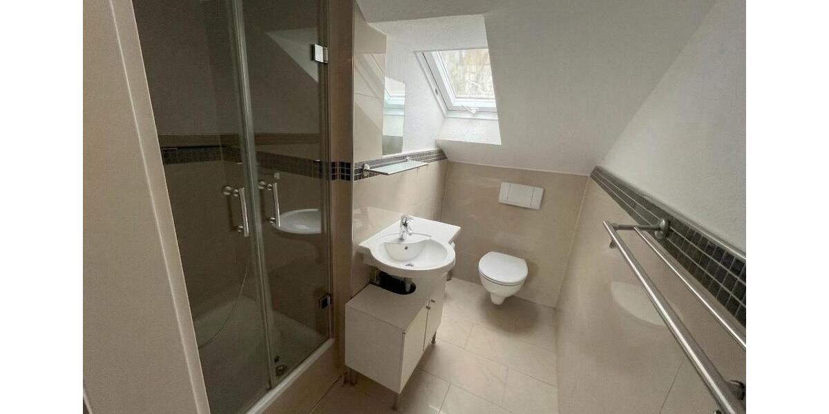 Dachgeschoßwohnung Stuttgart Stuttgart-West - 4 Zimmer, 80 m&sup2;, 411&euro; | Angebot:25962217