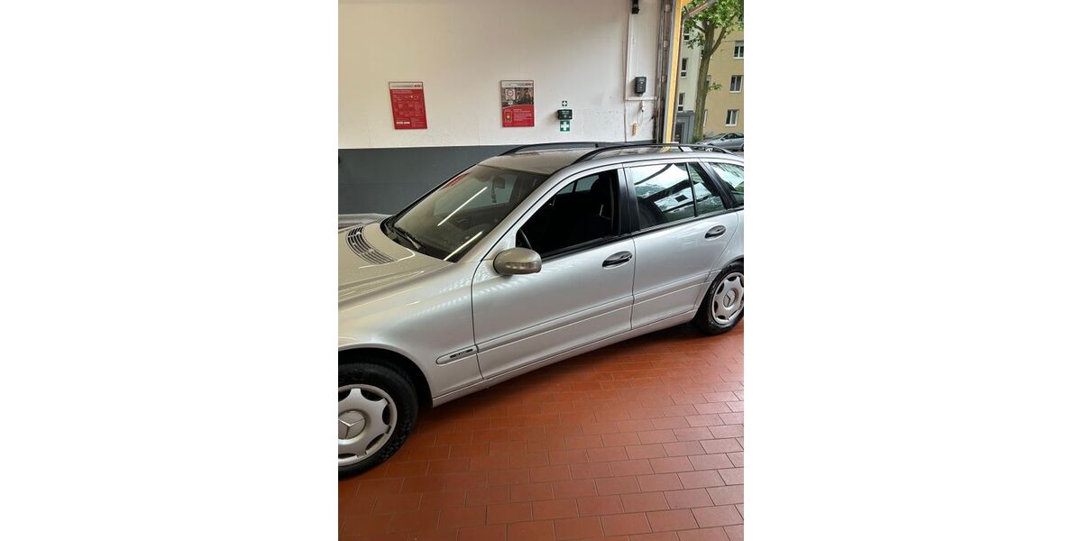 Mercedes-Benz 220 182.049 km 2.680 &euro; Stuttgart 70372