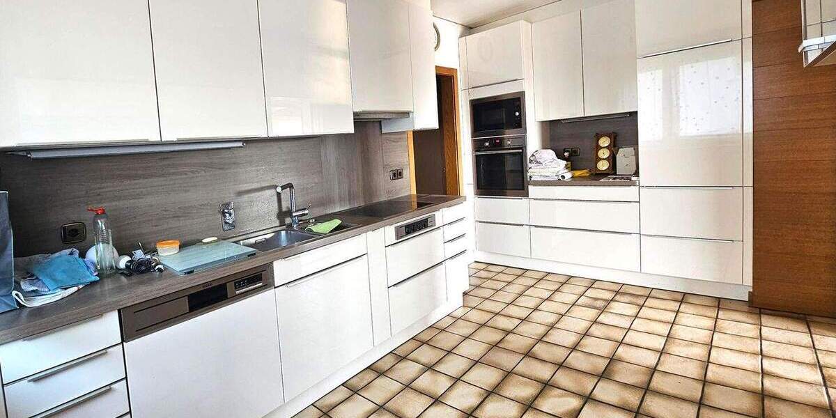 Mehrfamilienhaus, Wohnhaus Kirchheim am Neckar - 7 Zimmer, 280 m&sup2;, 715.000&euro; | Angebot:25746425